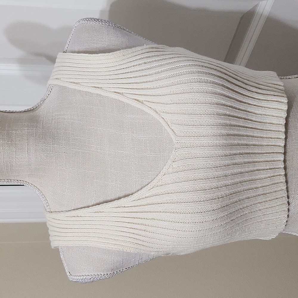 SHEIN CREAM CROP TOP SZ M IN GREAT CONDITION